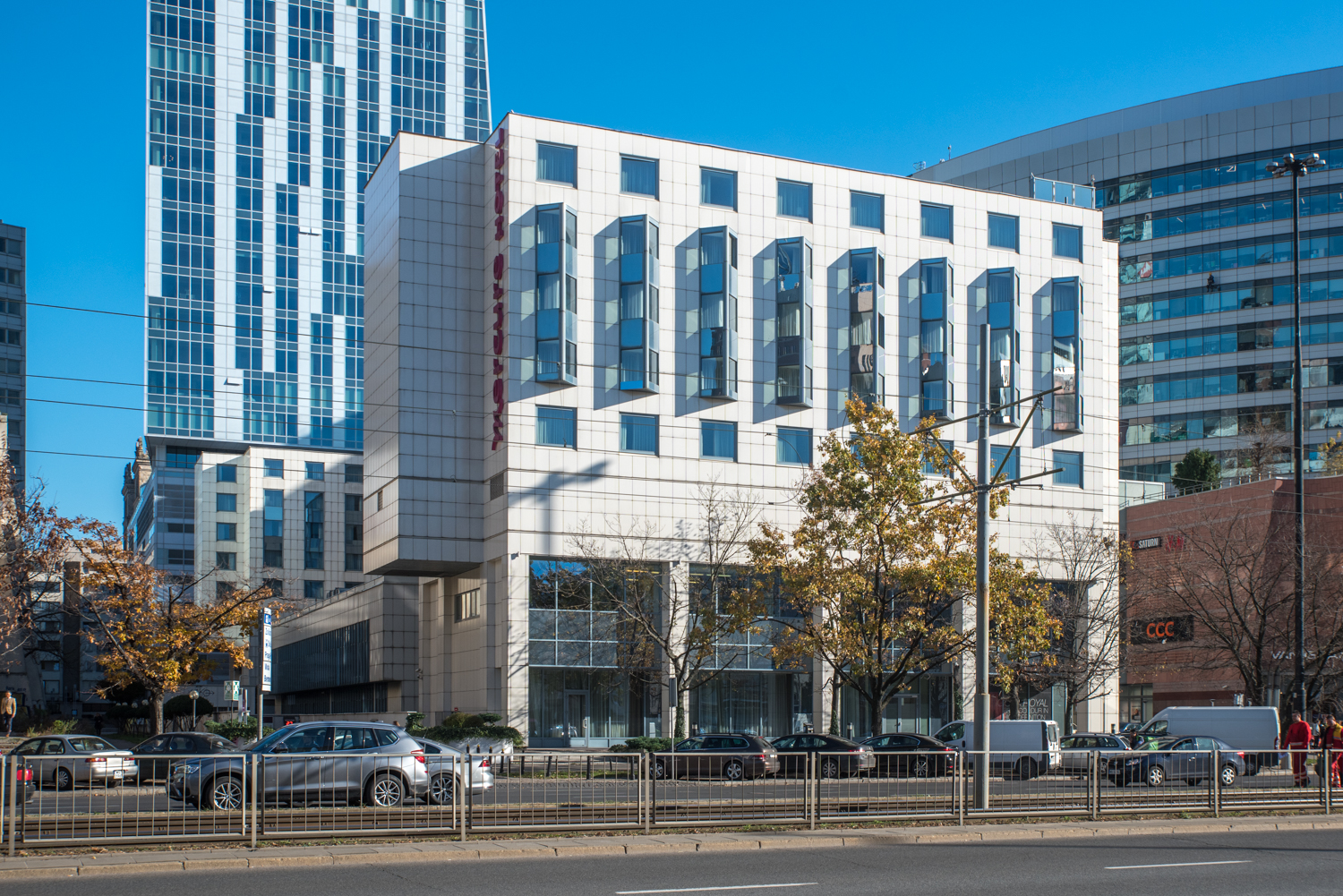 Zdjęcie architektury budynku Hotel Holiday Inn (obecnie Hotel Mercure Warszawa Centrum)